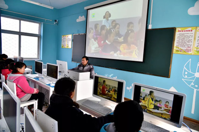 人工智能赋能新时代 教师先行，教育部试点引领教育文化用品创新